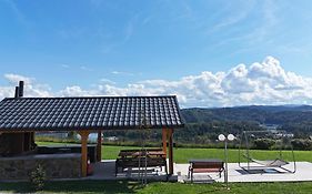 ,,Kiczara- POKOJE nad Jeziorem Solińskim w Polańczyku